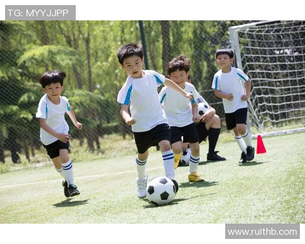 踢足球的乐趣与技巧探索从准备到比赛的完整过程分享