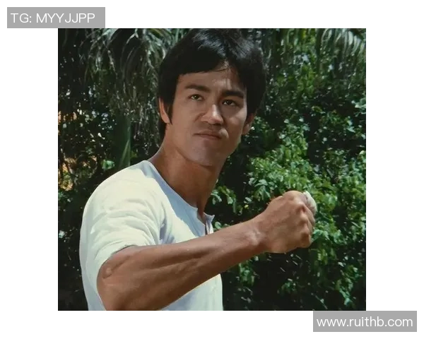 李小龙如何在泰拳的挑战中展现武术哲学与战斗智慧